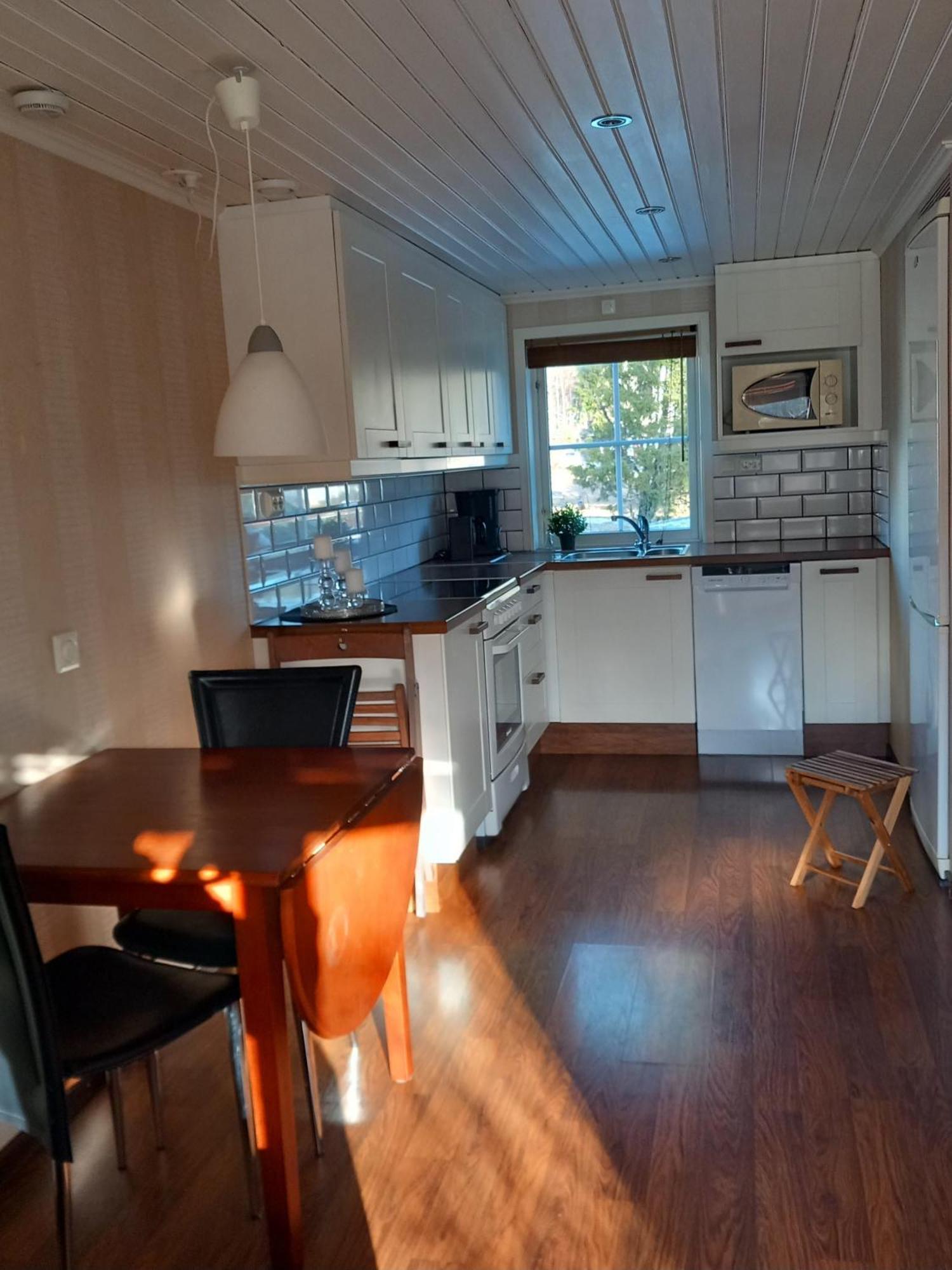 Guest House In Holmedal Arjang Luaran gambar